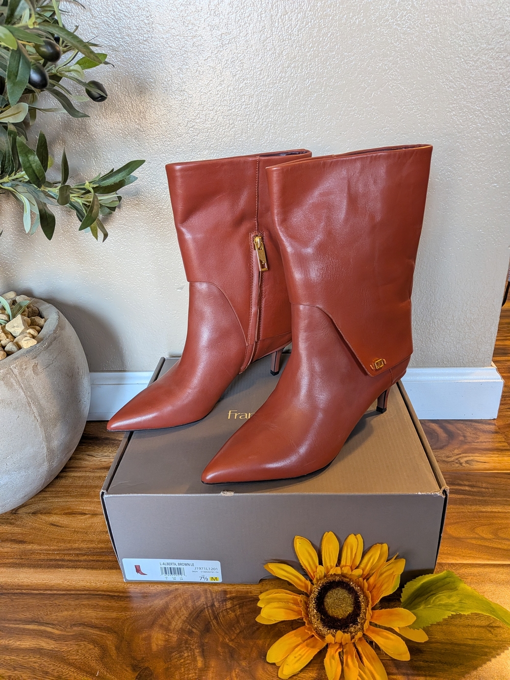 NWT! Franco Sarto Women's Brown Leather Bootie Size 7.5M - Picture 3 of 9